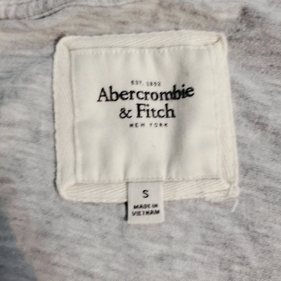 Abercrombie tee - Picture 2 of 3